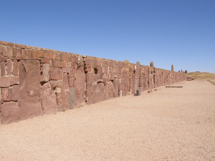 Tiwanaku - stěna Kalasasayi