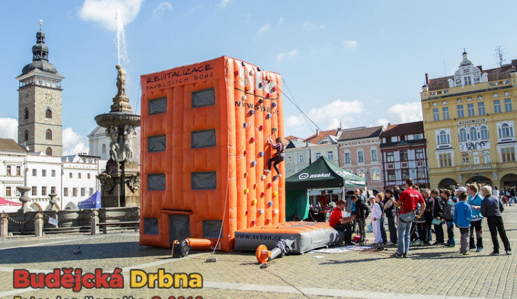 Den bez aut na budějckém náměstí