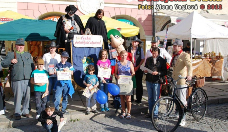 Ti, co vylezli na všechny věže, dostali diplom