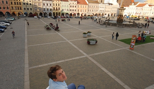 Minimální dům na náměstí Přemysla Otakara II. Foto Mjölk architekti