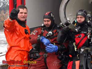 Šéf cvičení Jiří Urban rozděluje pokyny