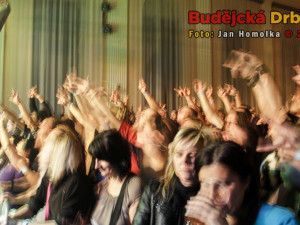 Metalové kapely zahrály v KD Slavie