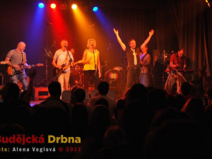 Kapela Mňága a Žďorp rozjela spolu s hosty skvělý mejdan