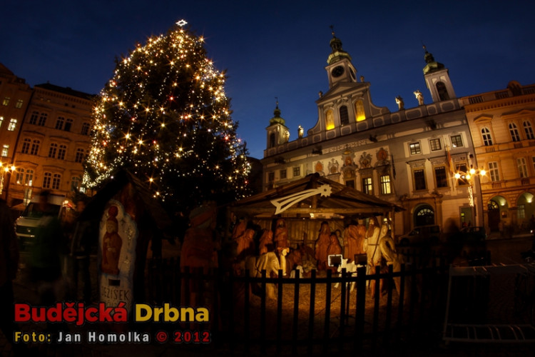 Vánoční strom a betlém na náměstí Přemysla Otakara II.