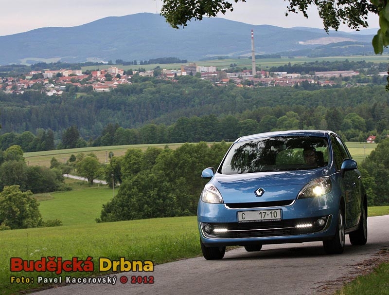 Pepa Koupal a Budějcká Drbna testují ve Svatém Janu Renault Grand Scénic Collection 2012