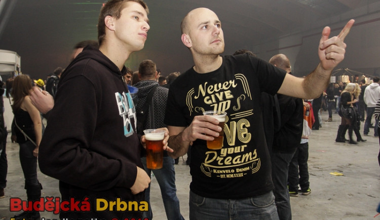 Vánoční Kiss párty live v Budějcích