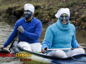 Šmoulové před vjezdem pod Senovážné náměstí