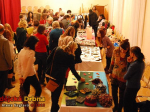 O přestávce se nakupovalo