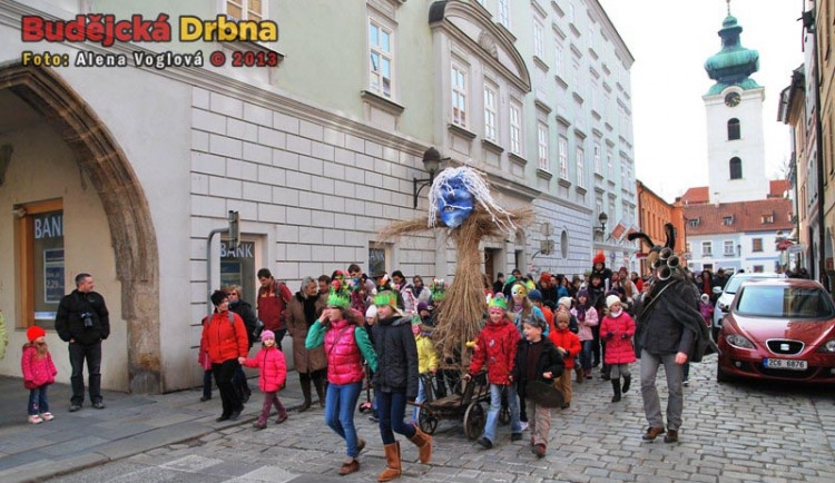 Průvod blokoval dopravu v centru