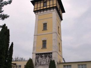 Vodárenská věž s freskou z roku 1882