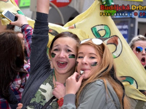 Majálesový průvod 2013