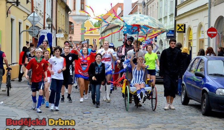 Majálesový průvod 2013