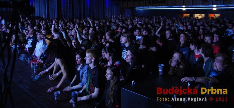 Sál byl téměř zaplněný