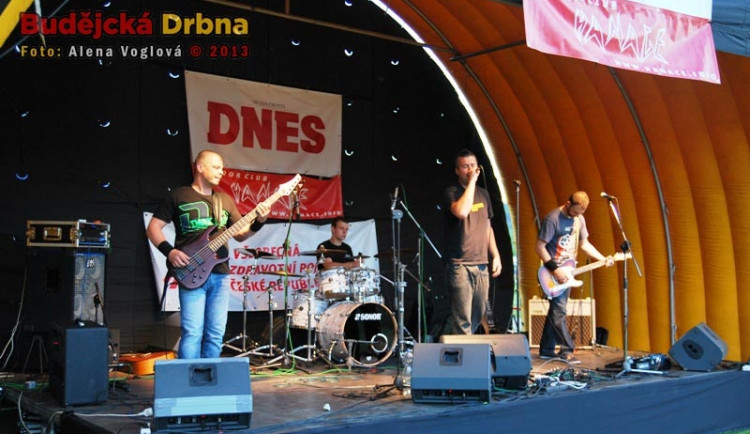 Závody Dračích lodí na Lipně 2013