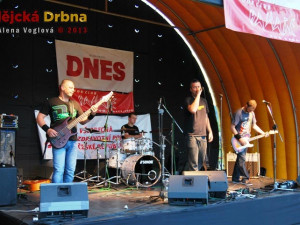 Skupina Wave začala after party