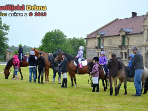 Den dětí v sedle ve Dvoře Vondrov