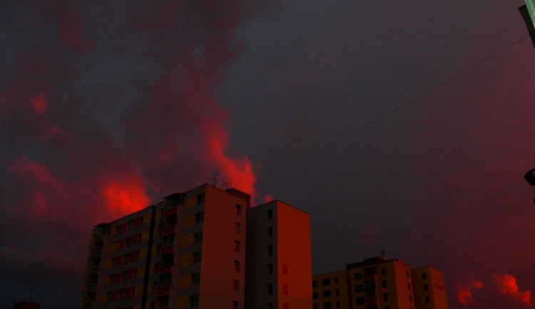 Západ slunce a bouřka nad jihočeskou krajinou