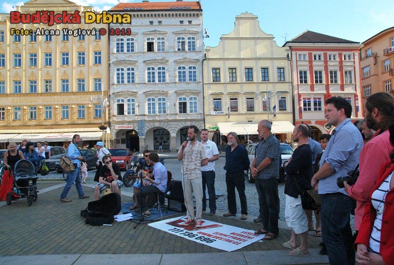 Úvodní slovo měl pořadatel, sochař Michal Trpák