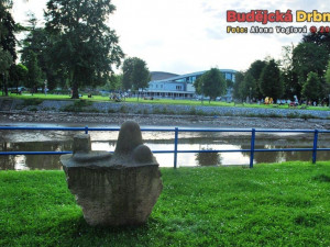 Zátkovo nábřeží zdobí Krajina 1 z cyklu Krajiny od Václava Krčála