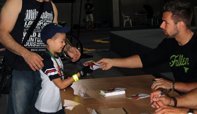 Autogramiáda hokejistů Milana Gulaše, Zdeňka Kutláka a Romana Horáka