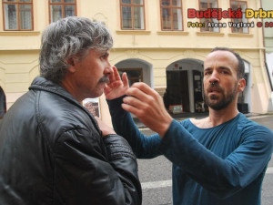 Do představení byl zapojen i náhodný chodec