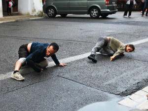 Venkovní taneční představení s názvem Accidia