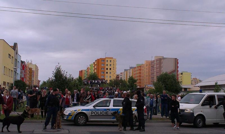 Protest kvůli problémům v soužití s Romy. Foto Zuzana Wágnerová