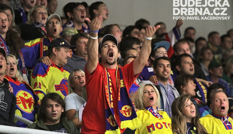 Šéf fanklubu Pajky diriguje Budvar Arénu