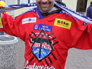 Oslavný pochod fanoušků znovuzrozeného Motoru