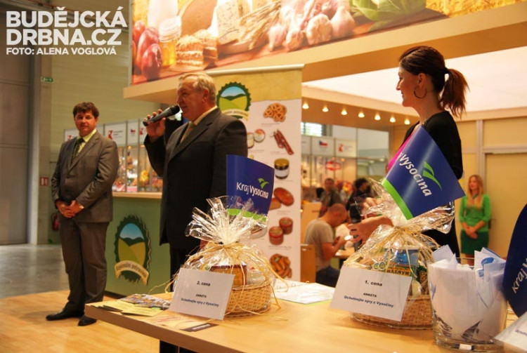 Adéla Jirkalová moderovala u stánku kraje Vysočina