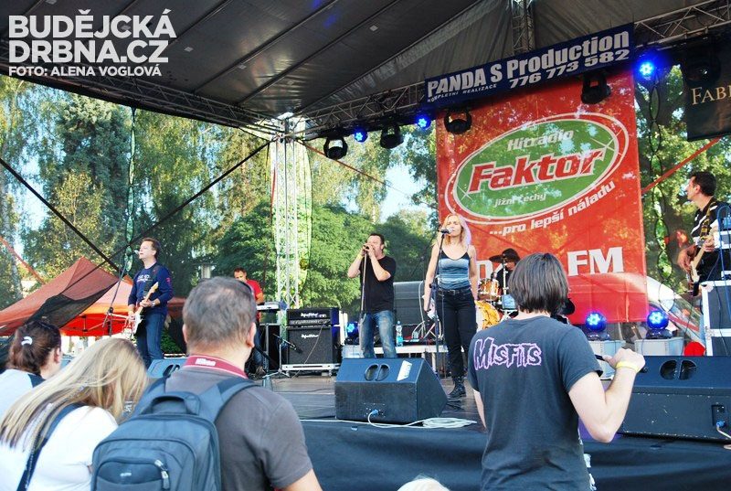 První zahrála kapela Rozkrock