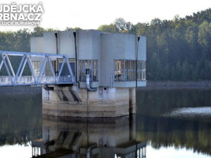Železobetonová věž sdruženého objektu přehrady