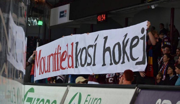 Prvním soupeřem Mountfieldu byla Sparta Praha