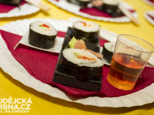K ochutnání je také japonské sushi