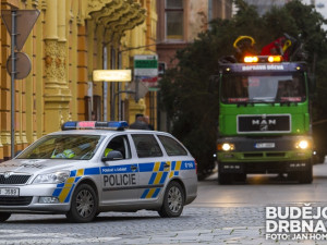 Stavění vánočního stromu na náměstí Přemysla Otakara II.