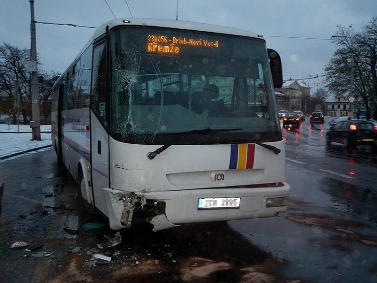 Srážka autobusu, trolejbusu a osobního automobilu na Lidické. Foto HZS Jihočeského kraje