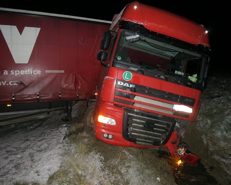 Ranní nehoda kamionu na Borku