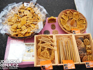 Svíčky ze včelího vosku nesmí chybět na vánočním stole