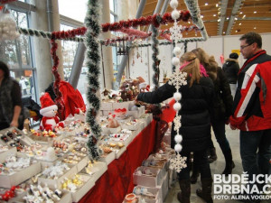 Vánočních ozdob bylo letos víc