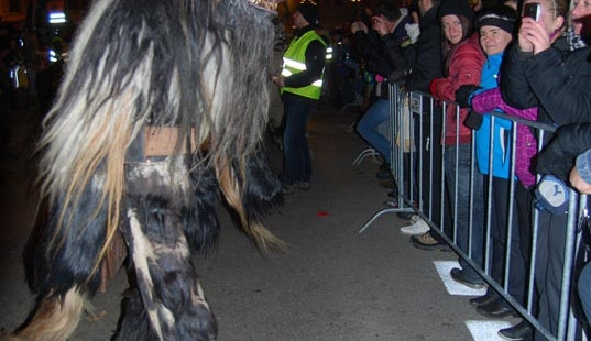 Průvod rakouských krampusů v Kaplici