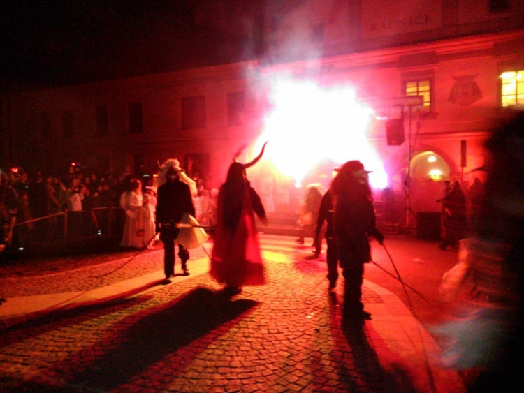 Pekelná tradice v Nových Hradech