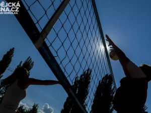 Beachvolejbal u Sportovní haly