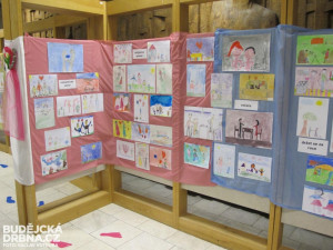 Výstava Ohromné maličkosti aneb malé kroky k velkým vztahům