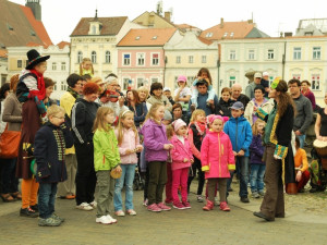 Jaro se vítalo dětským zpěvem