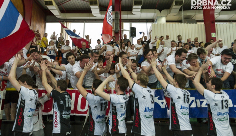 VK Jihostroj České Budějovice slaví mistrovský titul