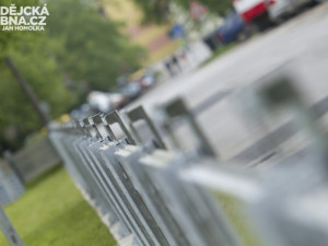 Cvičná stavba protipovodňové stěny na Jiráskově nábřeží