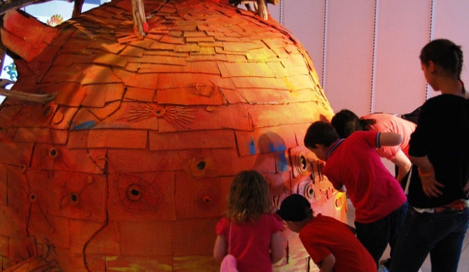 Domeček královny, kam se nedá jít, pouze se dá hýbat s jejími vajíčky