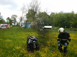 Srážka autobusu a osobního vlaku u Hluboké