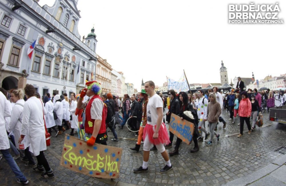 Majálesový průvod
