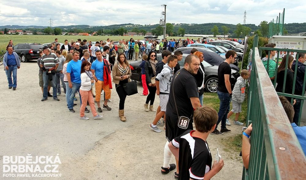 Fotbalová exhibice hvězd v Roudném